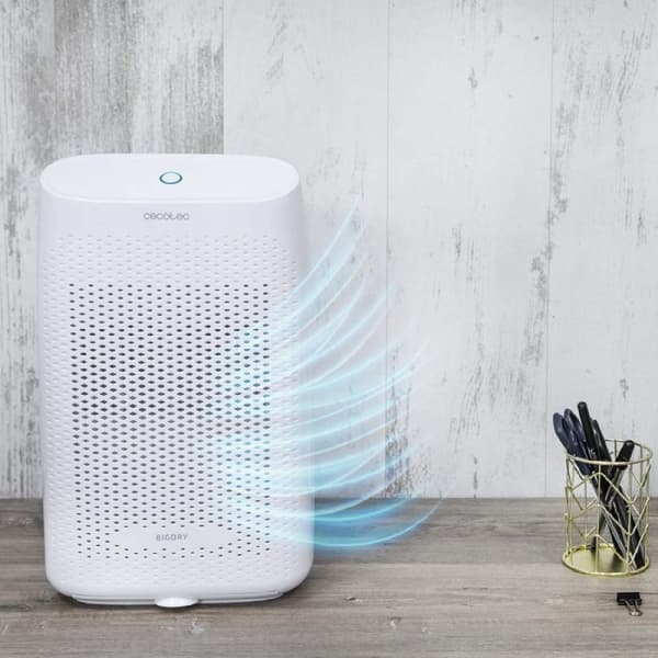 Cecotec Design Peltier dehumidifier with great dehumidification capacity of 750 ml/day. 2-litre transparent tank. Light indicator and maximum silence