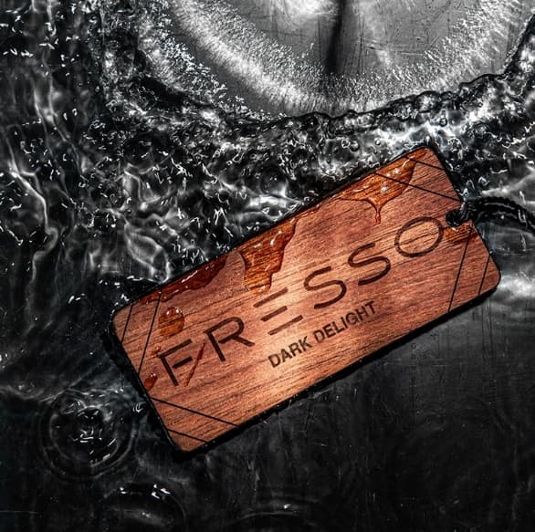 Fresso Hängande Dark Delight Luftfräschare för bil