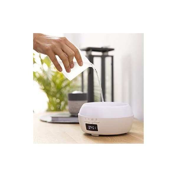 Cecotec Aroma diffuser with 500-ml tank, display, speakers and Bluetooth control.