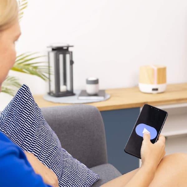 Cecotec Aroma diffuser with 500-ml tank, display, speakers and Bluetooth control.
