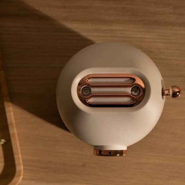 Cecotec Aroma diffuser humidifier with 500 ml tank, cordless with 4800 mAh battery and display.