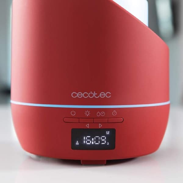 Cecotec Aroma diffuser with 500-ml tank and display.