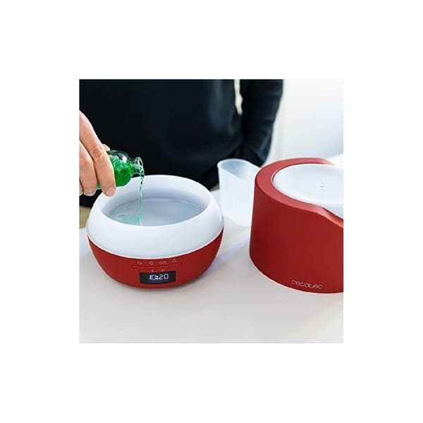 Cecotec Aroma diffuser with 500-ml tank and display.