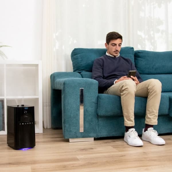 Cecotec Water humidifier, 400 ml/h, 6-L tank and Wi-Fi control.