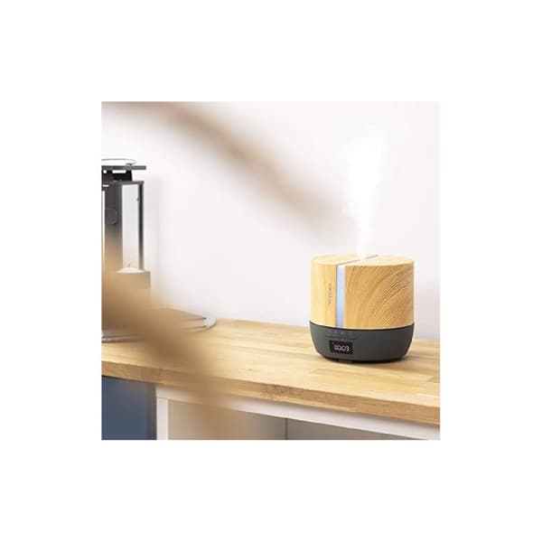 Cecotec Aroma diffuser with 500-ml tank, display, speakers and Bluetooth control.