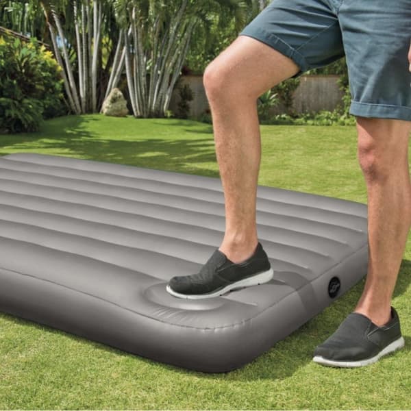 Intex Airbed - 1-Person - 99 x 191 x 25 cm - Grøn - Med indbygget fodpumpe + Påsyet lagen Sort + Pude + Molton 2 i 1 Pudebetræk + Reparationssæt