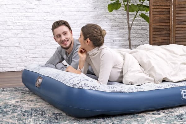 Bestway Fashion Flock Luftmadrass med inbyggd AC Pump 203 x 152 x 30cm