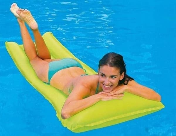 UPPBLÅSBAR STRANDMADRASS INTEX 59717 GUL