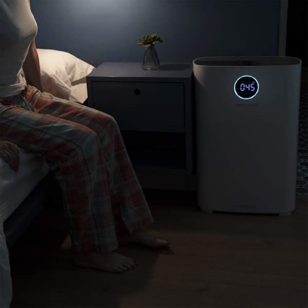 Cecotec Air purifier with 600 CADR, 200 m³ coverage area, LED display and Wi-Fi control.