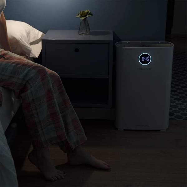 Cecotec Air purifier with 400 CADR, 130 m³ coverage area, LED display and Wi-Fi control.