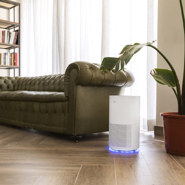 Cecotec Air purifier with 160 CADR, triple filtering system with high-efficiency filter and Wi-Fi control.