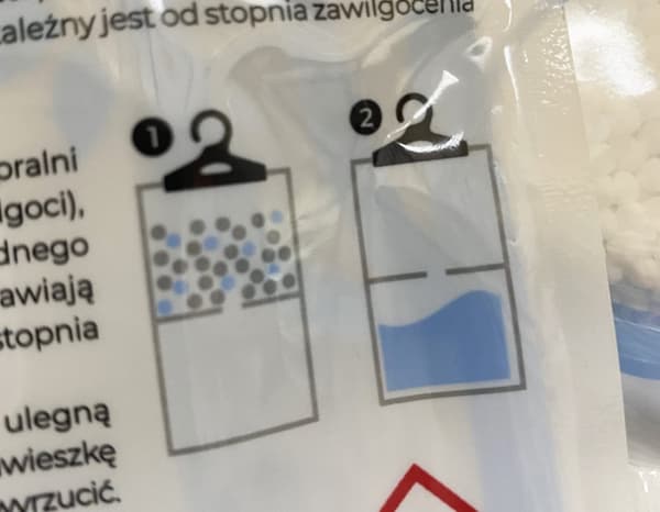 Doftande garderobshängare med fuktabsorberande element OFTI