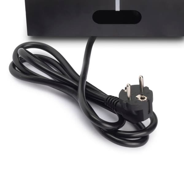 E m u c a (1 mUnitelti-connecteUniter) Atom 26 A+C multikontakt för skrivbord, EU, svartmålad, stål och plast