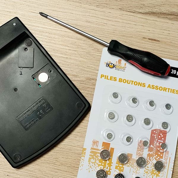 Paket med 20 olika knappbatterier för flera enheter