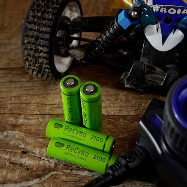 Uppladdningsbart batteri LR6 (AA) NiMH GP Batterier ReCyko+ HR06 120210AAHCE-C4 2100 mAh 1,2 V 4 st.