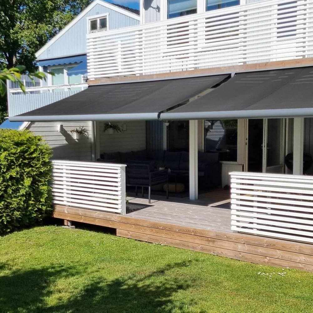 Helkassett terrassmarkis med motorstyrning | 3x2,5m - Svart