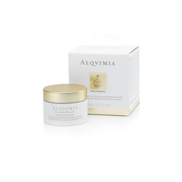 VÄSENTIALT VACKER Anti-Aging Revitalizing Moisturizing Day Cream. Mandel, hasselnöt, vetegroddar, nypon vegetabiliska oljor