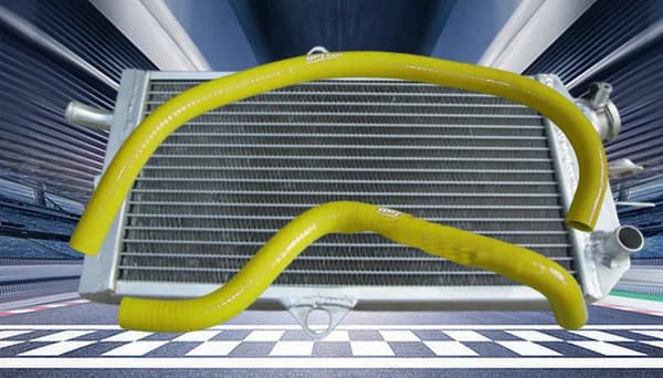 Aluminiumkylare, hållbara silikon slangar, designade för Suzuki LT 250 R,Gul