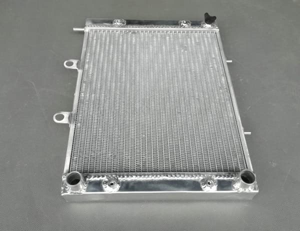 Aluminiumkylare, Främre placering, Hållbar konstruktion,Endast radiator