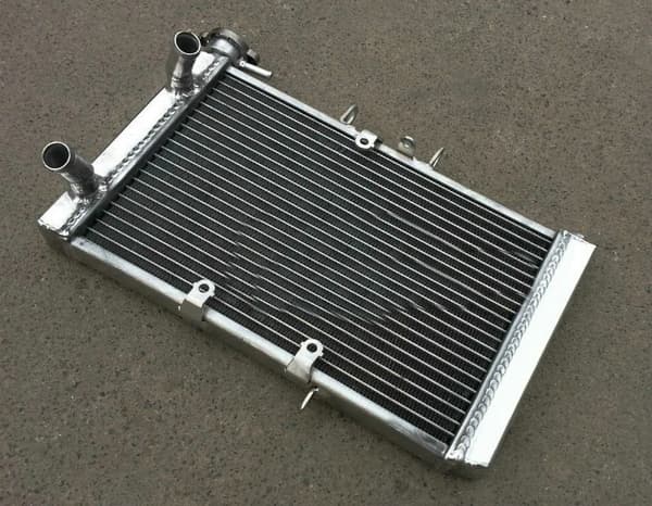 Aluminiumkøler, designet til Triumph Tiger 800, dobbeltpakke til venstre/højre, overlegen køleydelse.