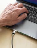 Miniatyrbild 4 av 4: Stöldskyddssystem - Maclocks säkerhetstillbehör - UNVMBPRLDG01KL - Compulocks MacBook Pro Universal Ledge säkerhetslås