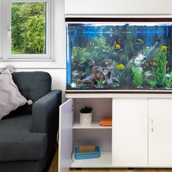 300 L akvarium med Hvidt Kabinet, Tilbehør og Sort Sand | Akvarieskabe, Sand, Dekorationer, Planter, Dyppevarmer, Filter, Luftpumpe, Belysning