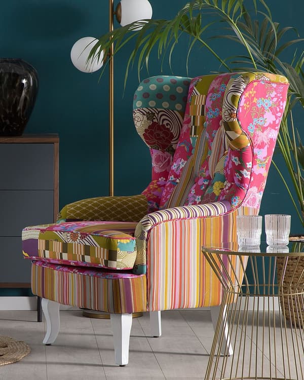 Nojatuoli fuksianpunainen monivärinen kangasverhoilu tilkkukuosi nappikoristeltu tikattu wingback retro