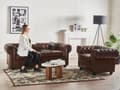 Miniatyrbillede 5 af 11: Chesterfield Læderlænestol Gyldenbrun Sorte Træben 108 x 80 x 70 Bred Tyk Polstret Armstol Knap Tuftet Kunstlæder Venetiansk Barok stil Stue