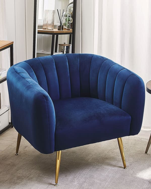 Nojatuoli tummansininen samettiverhoilu kulta metallijalat puurunko tikattu glamour retro