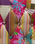 Miniatyrbilde 4 av 7: Ørelappstol polstret flerfarget patchwork