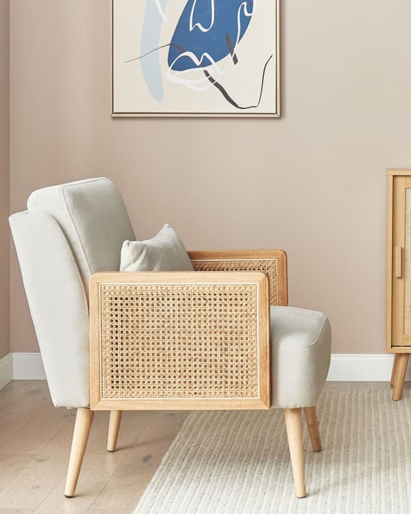 Lænestol Beige Polyester Stof Stuestol med Armlæn til Stuen Bred Hvilestol Fransk Rørflet Polstret Moderne Design Møbel