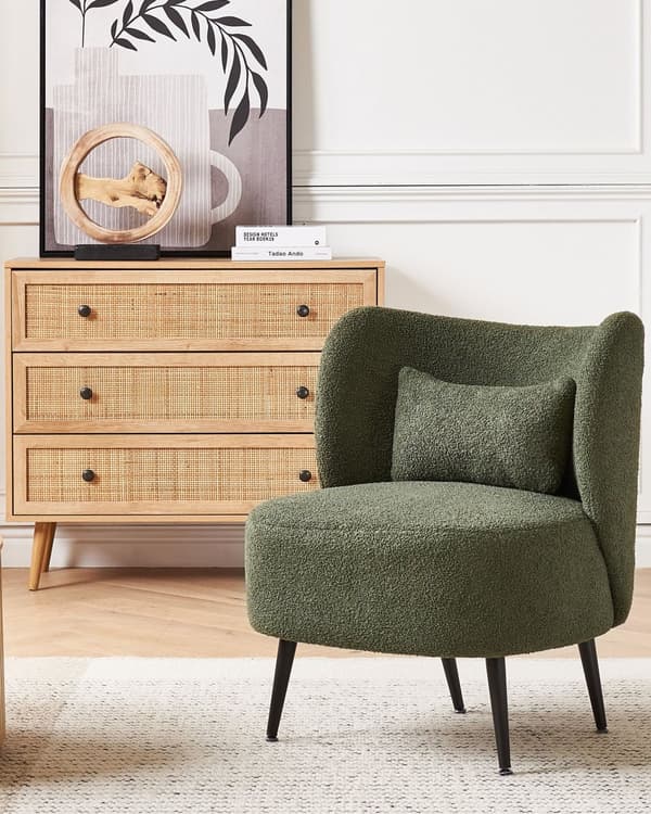 Mørkegrøn boucle cocktail lænestol sorte ben afrundet ryg glam retro stil lammeskind polstring