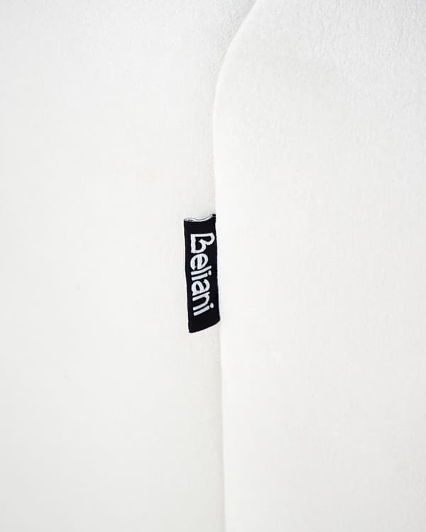 Sammet fåtölj Off-White Mjukt Tyg Modern Retro Design Tuftad Sits Lågt Ryggstöd Vardagsrum