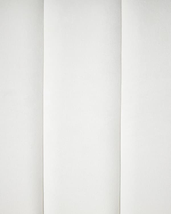 Sammet fåtölj Off-White Mjukt Tyg Modern Retro Design Tuftad Sits Lågt Ryggstöd Vardagsrum