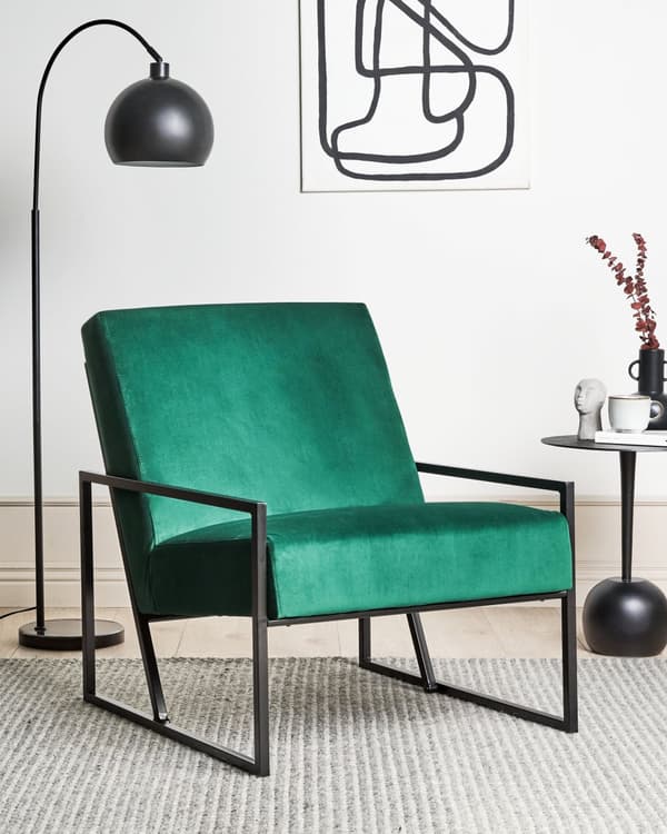 Lenestol Grønn fløyel 83L x 69W x 83H Ryggstøtte Armlener Svart metallramme Moderne Glam Stue