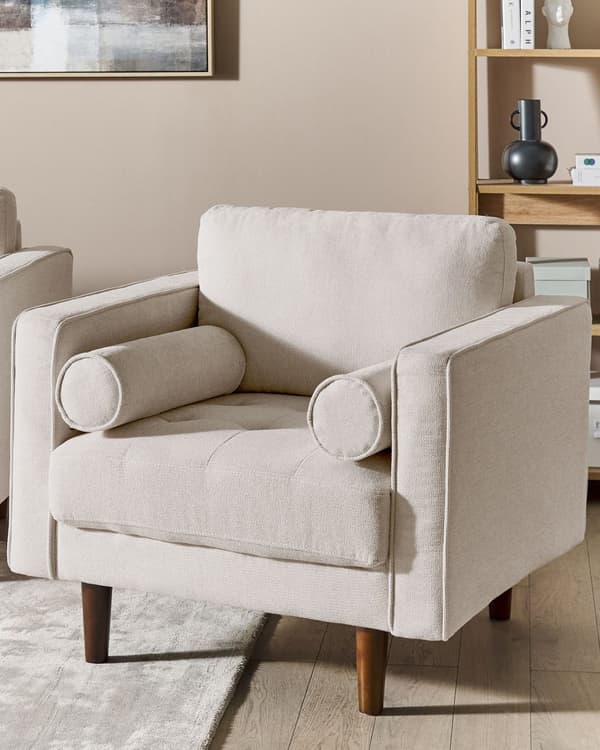 Lænestol Beige Stof Stuestol med Armlæn til Stuen Bred Hvilestol Polstret Design Møbel med Pølsepuder
