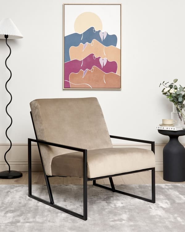 Lænestol Taupe Velour Stuestol med Armlæn til Stuen Bred Hvilestol Polstret Design Møbel