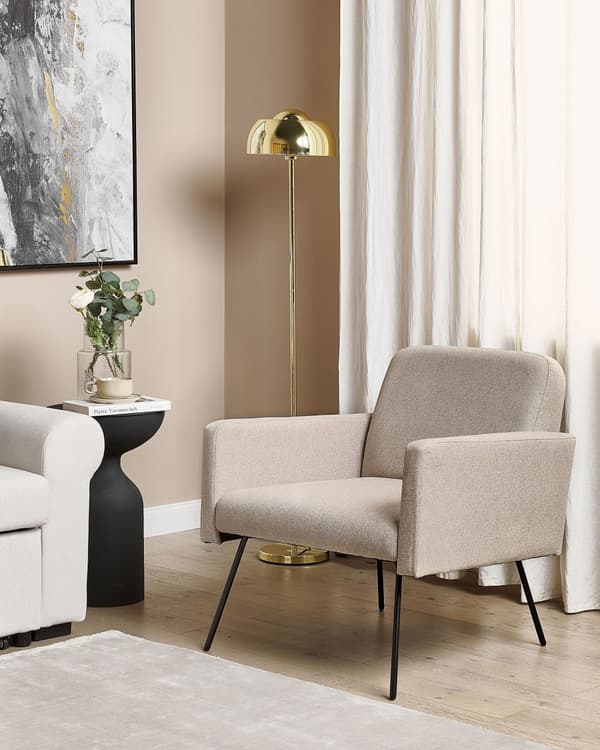 Lenestol Beige møbeltrekk Slanke, svarte metallben Moderne Retro Stue Soverom