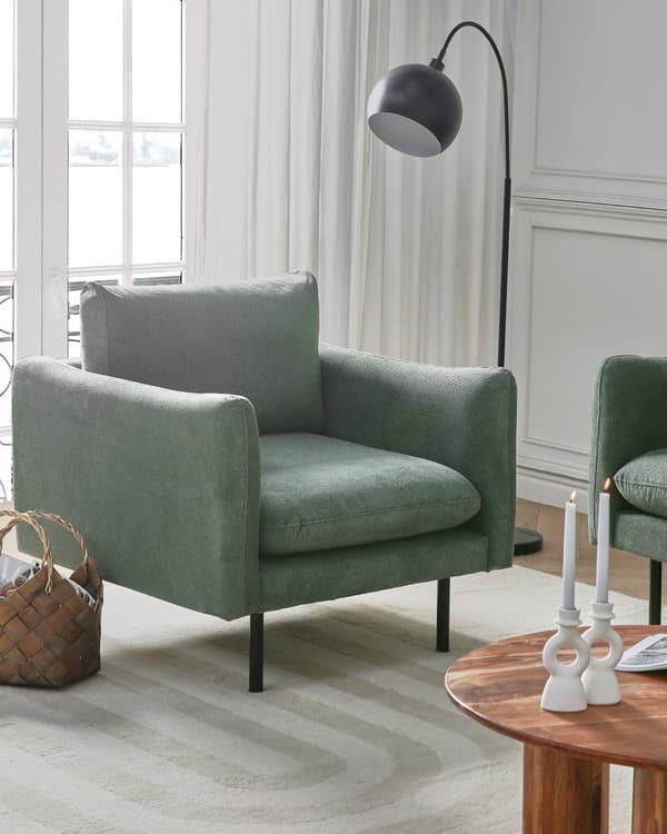 Lenestol i blått stoff med svarte ben Moderne retrostil