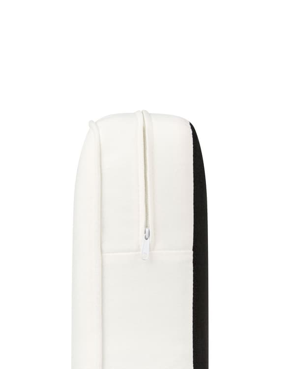 Lænestol Off White Fløjl Stuestol med Armlæn til Stuen Bred Hvilestol Polstret Design Møbel Stol