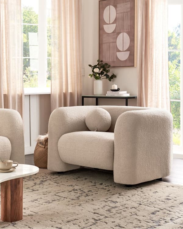 Lenestol Beige Boucle Myk Nubby Stoff med Ekstra Kasteputer Retro Glam Art Dekor Stue