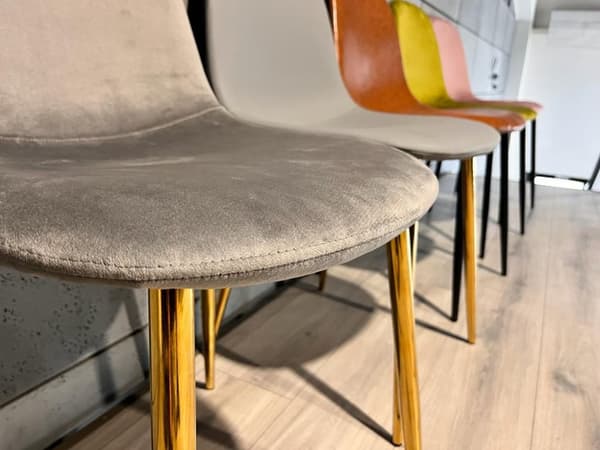 GIULIA VELVET GRÅ GULD polstret stol