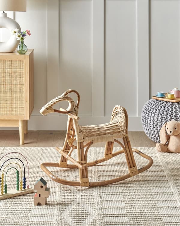 Børne Gyngestol Lys Rattan Stol til Børn med Flet Hest Design Moderne Rattanstol til Børneværelse Gyngehest med Ryglæn