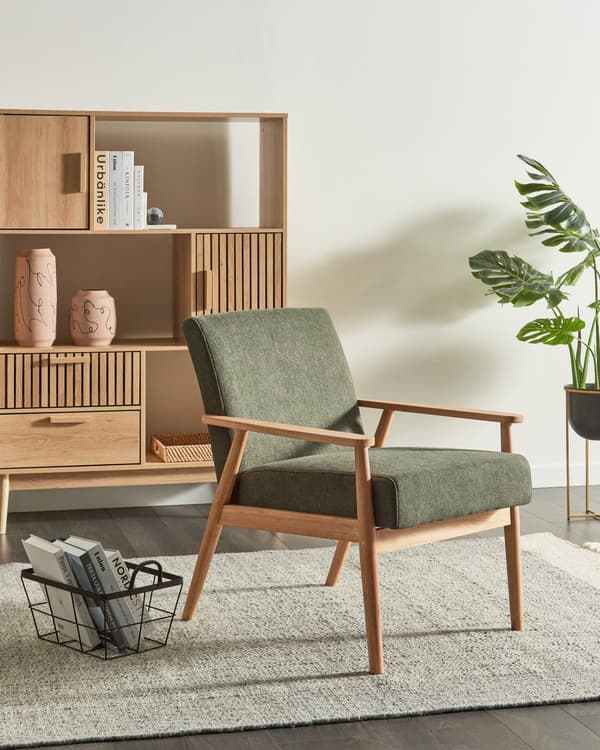 Lænestol grøn og hvid polstret polyester retrodesign lyse træben og armlæn stue
