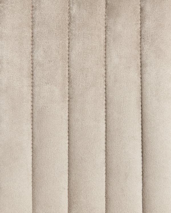 Lenestol Beige Fløyelstrekk Svarte ben Glamorøst design Ørelappstol Stue