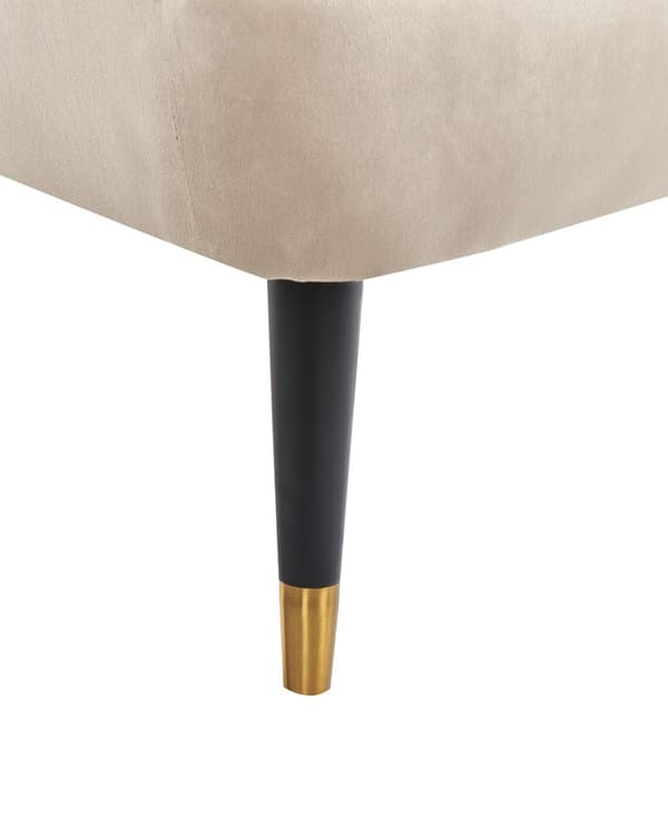 Beige wingback lænestol velour højt ribbet ryglæn dekorative retro ben