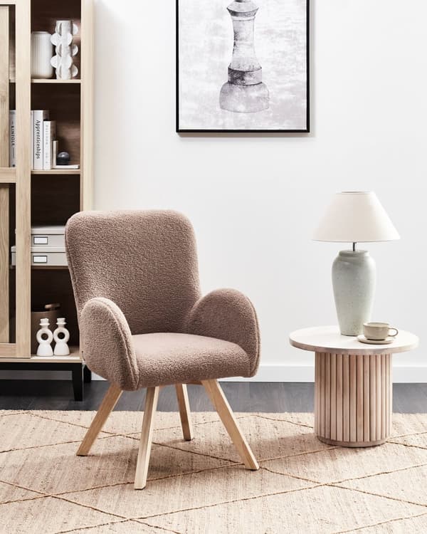 Fåtölj Brun Boucléklädsel Modern Stol med Armstöd Träben Loungestol