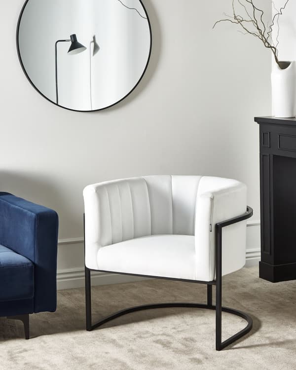 Lænestol Hvid Velour Stuestol med Armlæn til Stuen Bred Klubstol med Rund Ryg Stol Blød Polstret Design Møbel