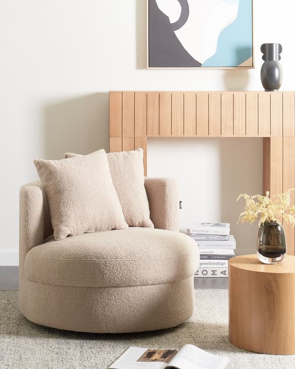 Fåtölj Beige Boucle Svängbar Järn Bas Två Kuddar Rund Rygg Modern Glam Stil Vardagsrum