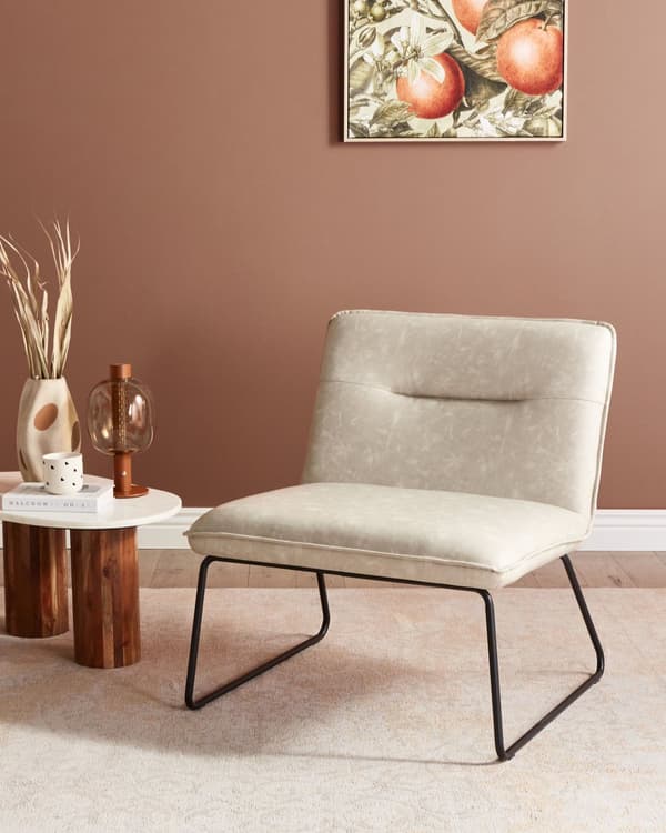 Armlenestol Beige PU-trekk i Kunstskinn Bredt Sete Vintage-Design Svart Metallramme